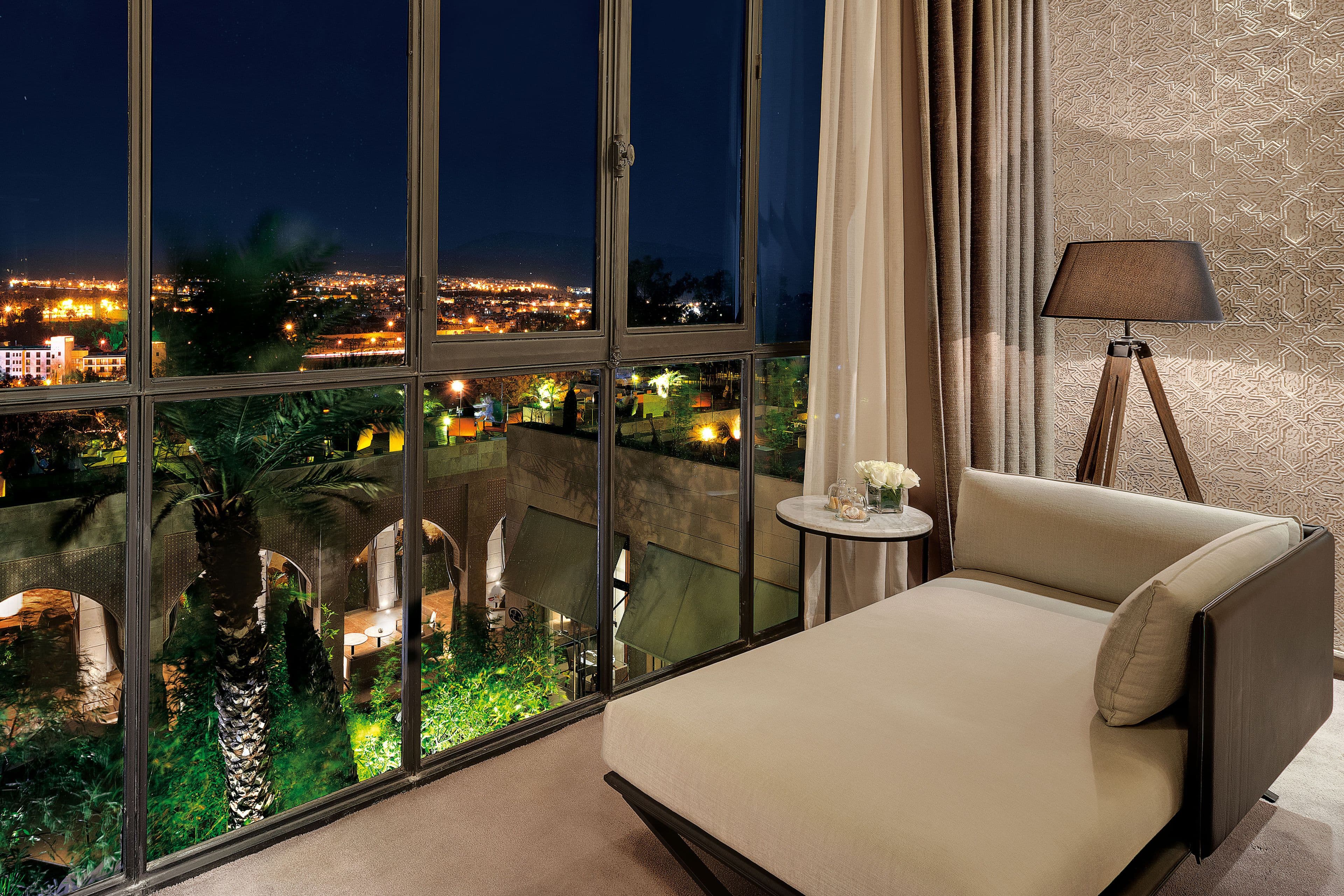 Hotel Sahrai rooftop pool med medinapanorama